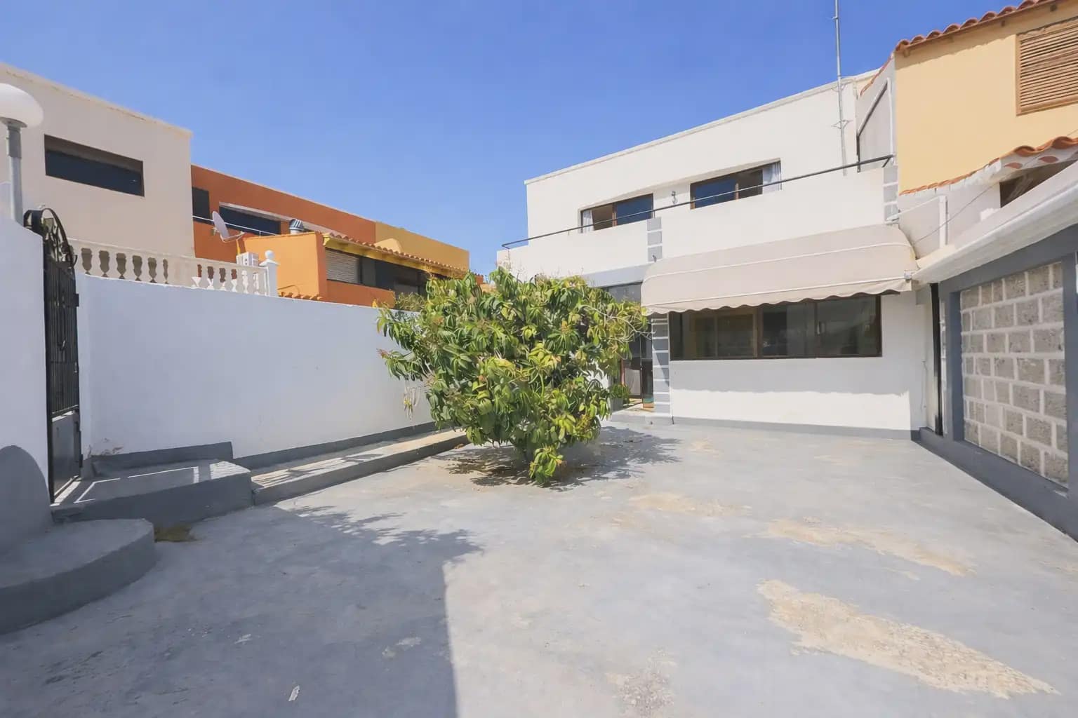 4 soveværelse Semi-Rækkehus til salg i Granadilla de Abona - € 345.000 (Ref: 9793660)