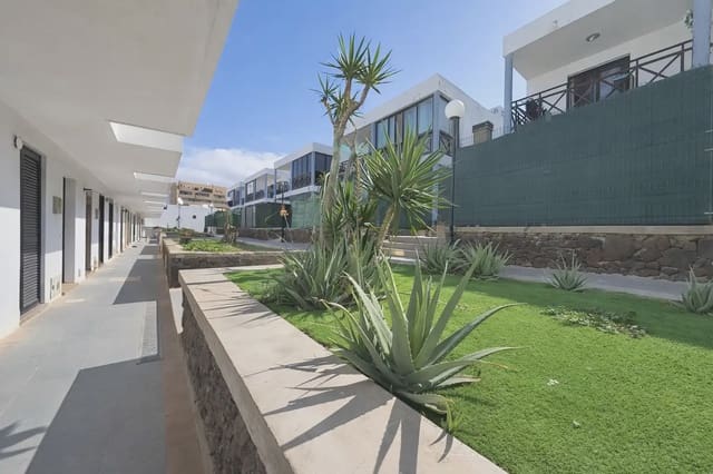 2 soverom Kjedet enebolig til salgs i Playa de las Americas, Arona med svømmebasseng - € 415 000 (Ref: 9793661)