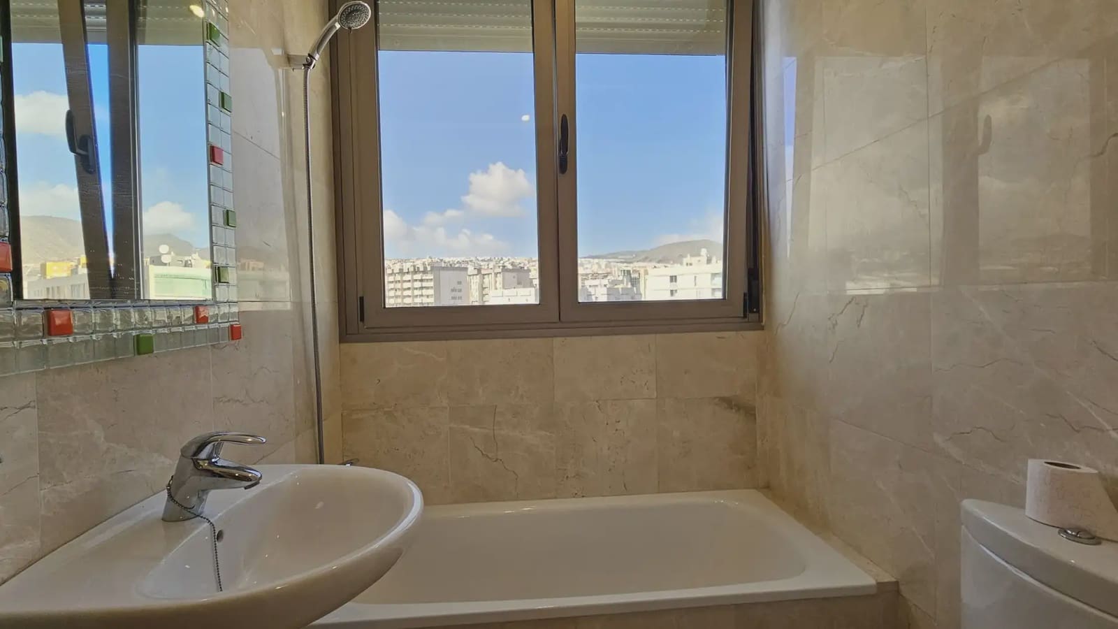 3 slaapkamer Penthouse te koop in Santa Cruz de Tenerife met garage - € 529.100 (Ref: 9874011)