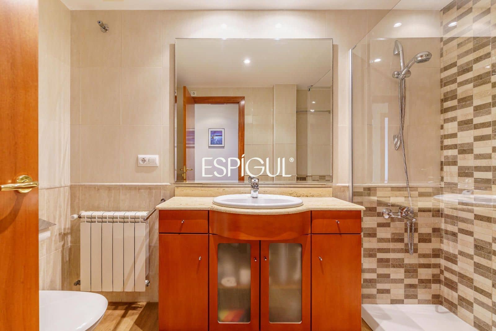 4 bedroom Flat for sale in Caldes de Malavella with garage - € 449,000 (Ref: 10015939)