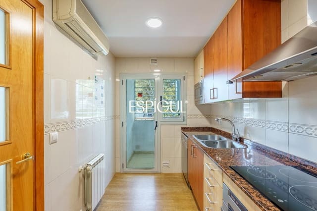 4 bedroom Flat for sale in Caldes de Malavella with garage - € 449,000 (Ref: 10015939)