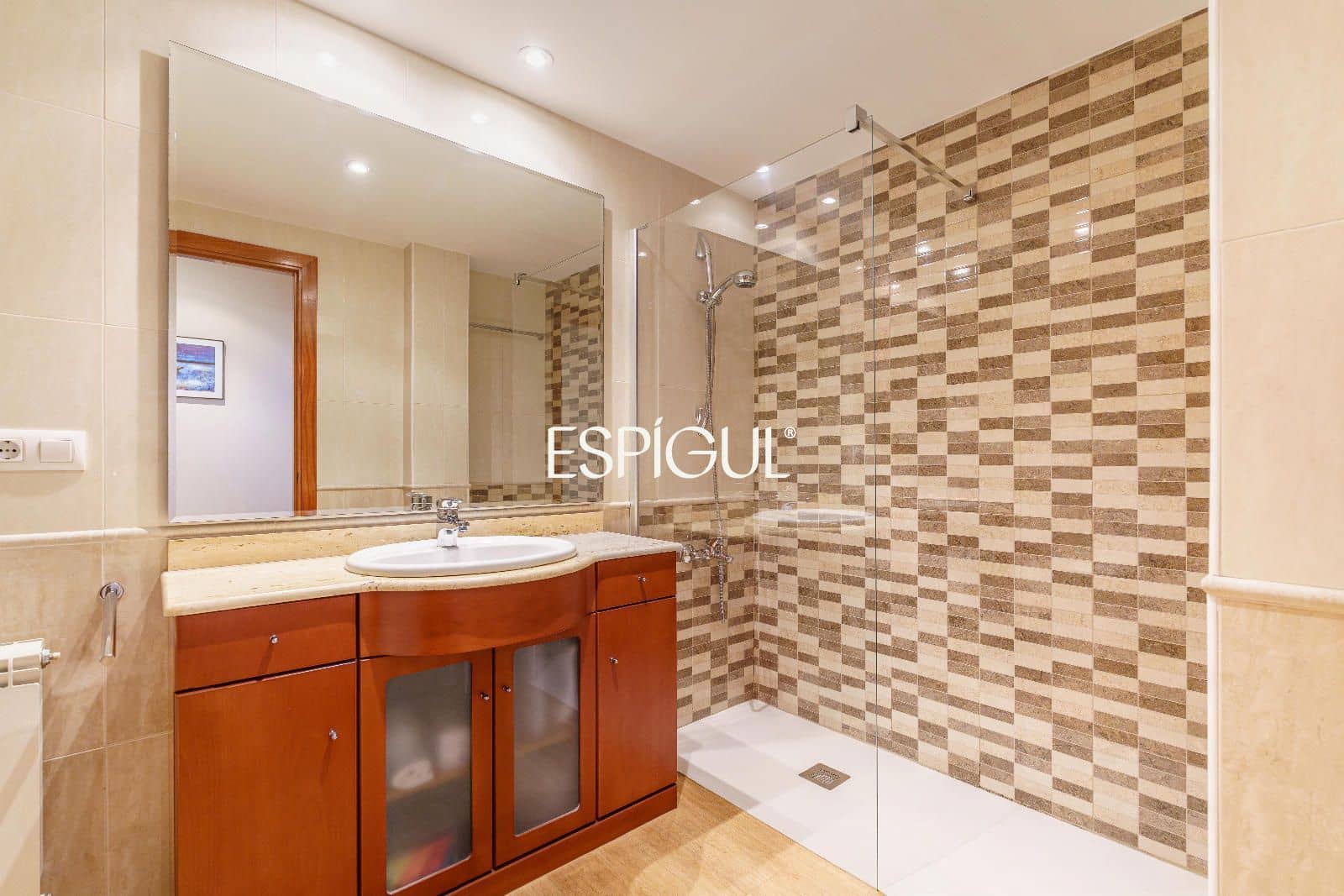 4 bedroom Flat for sale in Caldes de Malavella with garage - € 449,000 (Ref: 10015939)