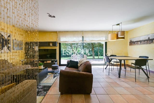 6 soveværelse Villa til salg i Girona by med garage - € 890.000 (Ref: 10015940)
