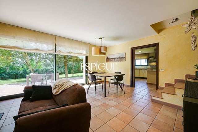 6 soveværelse Villa til salg i Girona by med garage - € 890.000 (Ref: 10015940)