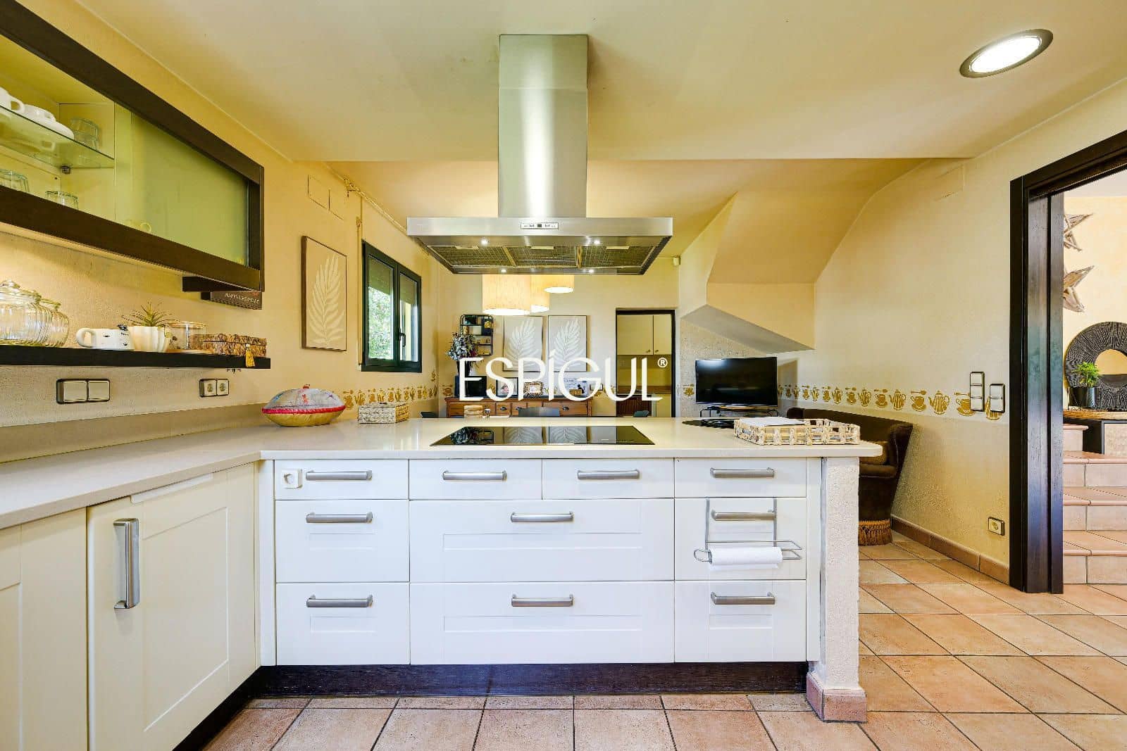 6 soveværelse Villa til salg i Girona by med garage - € 890.000 (Ref: 10015940)