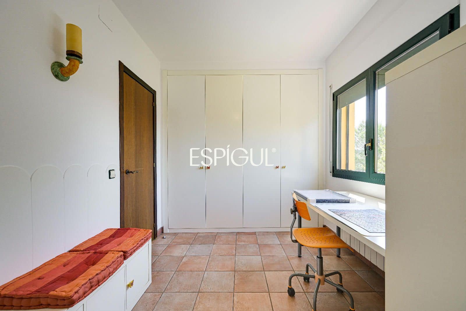 6 soveværelse Villa til salg i Girona by med garage - € 890.000 (Ref: 10015940)