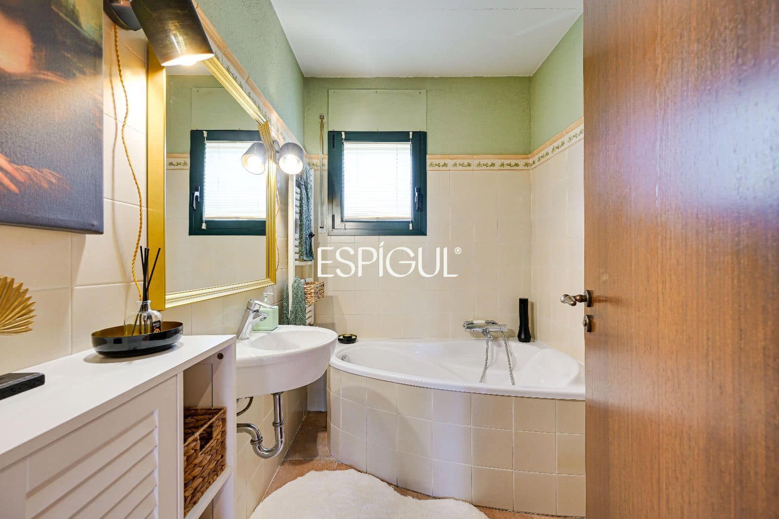 6 soveværelse Villa til salg i Girona by med garage - € 890.000 (Ref: 10015940)