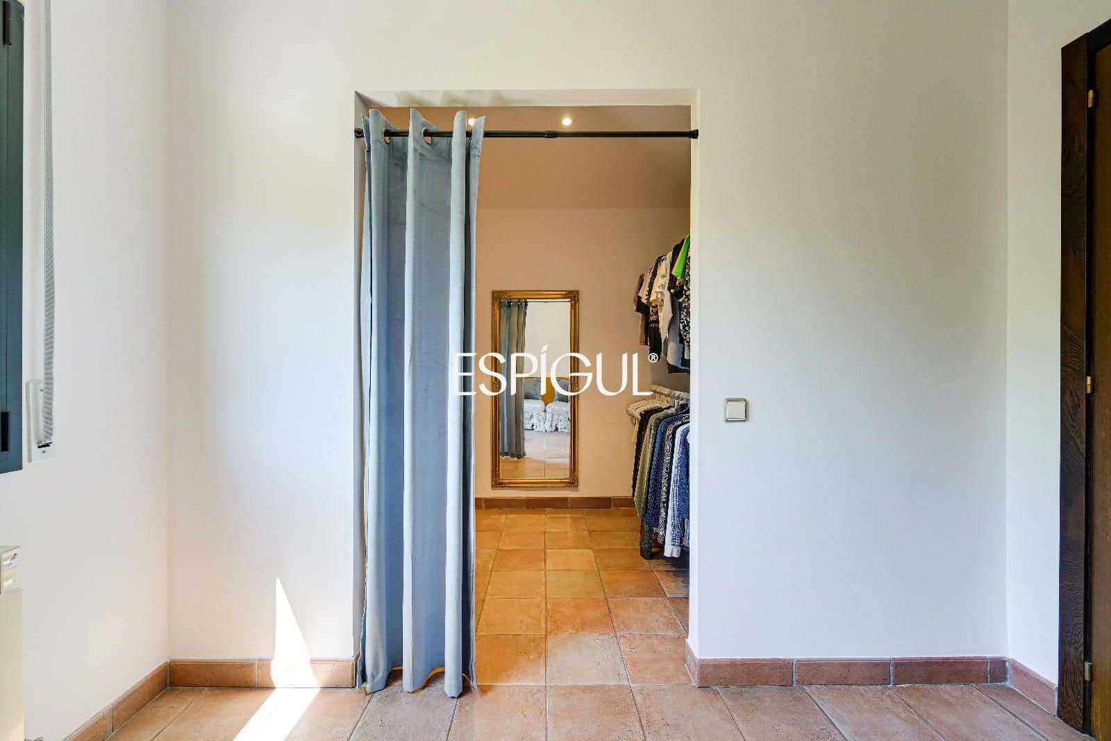 6 soveværelse Villa til salg i Girona by med garage - € 890.000 (Ref: 10015940)