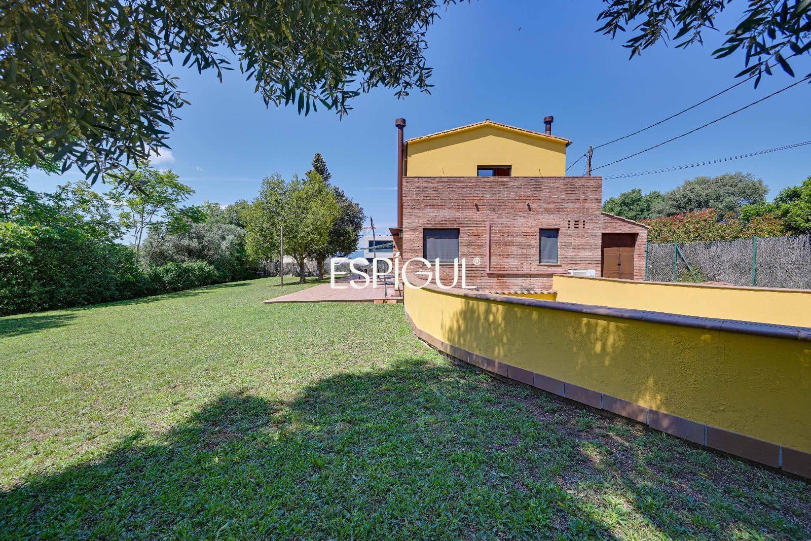 6 soveværelse Villa til salg i Girona by med garage - € 890.000 (Ref: 10015940)