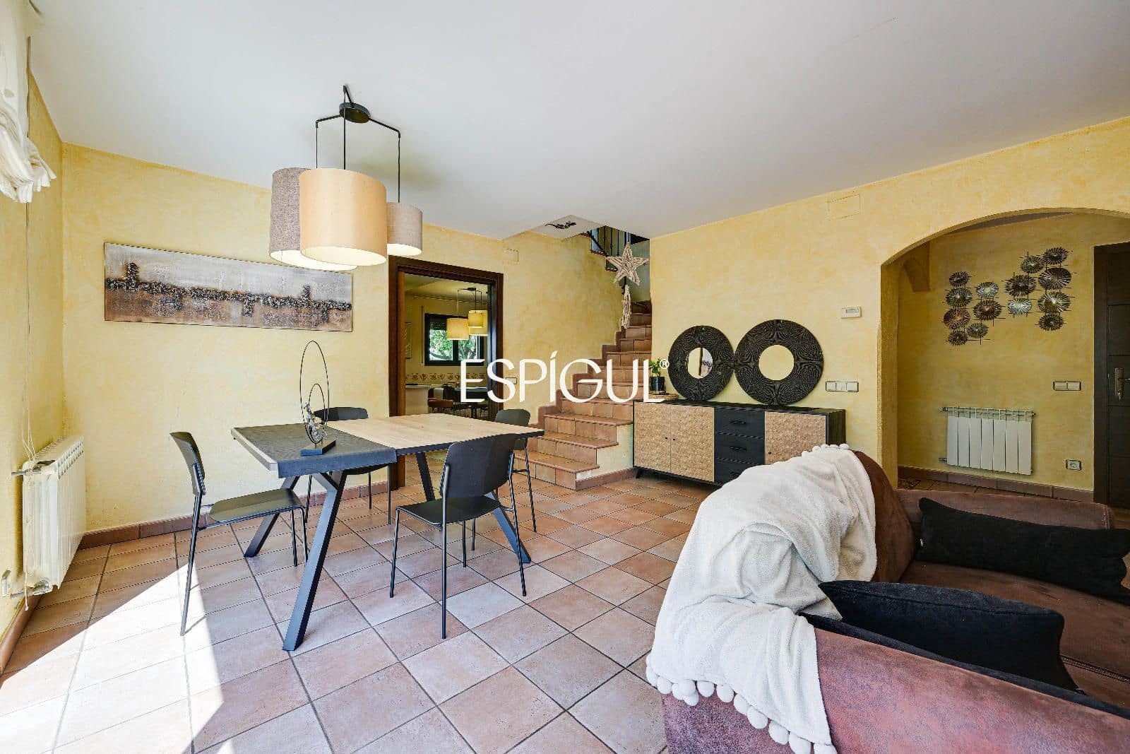 6 soveværelse Villa til salg i Girona by med garage - € 890.000 (Ref: 10015940)
