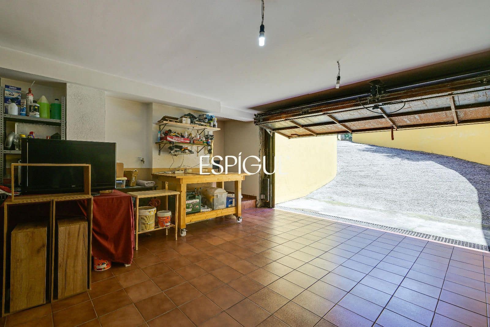 6 soveværelse Villa til salg i Girona by med garage - € 890.000 (Ref: 10015940)