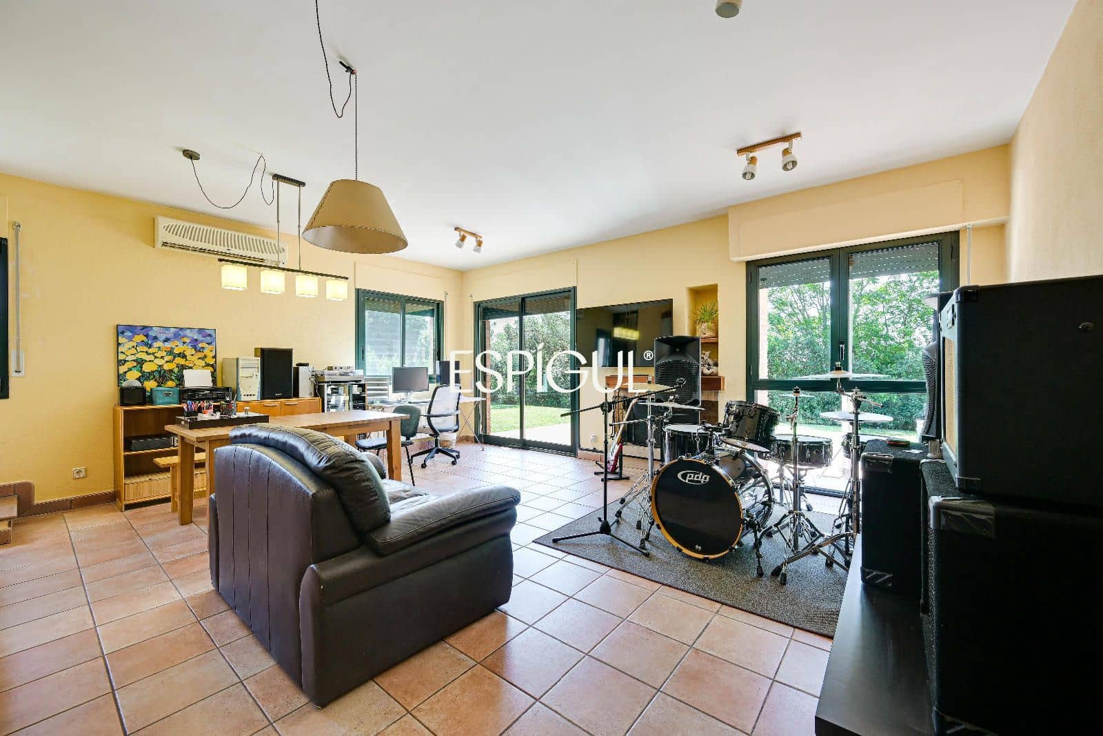 6 soveværelse Villa til salg i Girona by med garage - € 890.000 (Ref: 10015940)