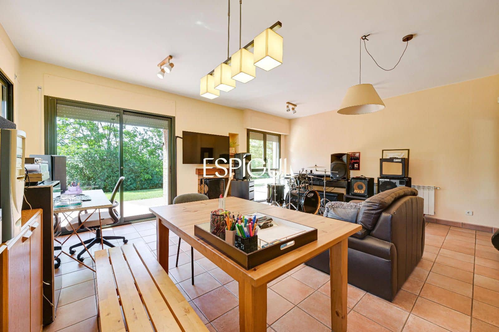 6 soveværelse Villa til salg i Girona by med garage - € 890.000 (Ref: 10015940)