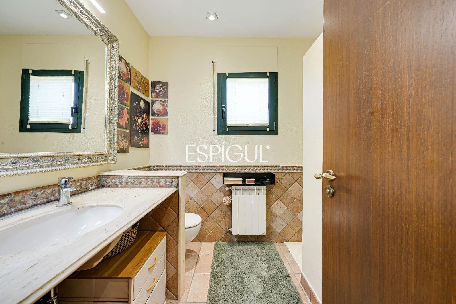 6 soveværelse Villa til salg i Girona by med garage - € 890.000 (Ref: 10015940)