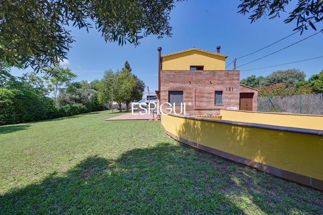 6 soveværelse Villa til salg i Girona by med garage - € 890.000 (Ref: 10015940)