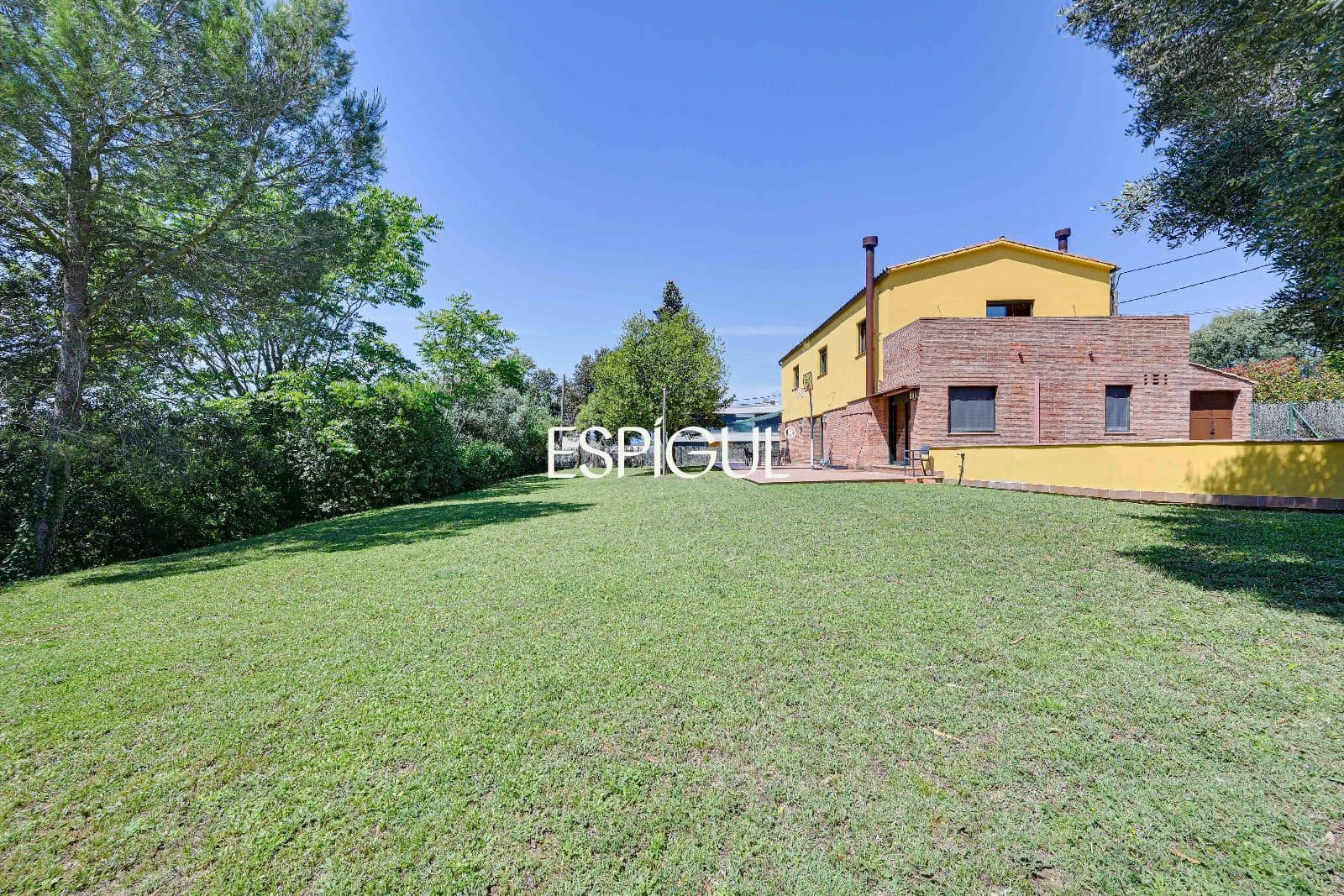 6 soveværelse Villa til salg i Girona by med garage - € 890.000 (Ref: 10015940)