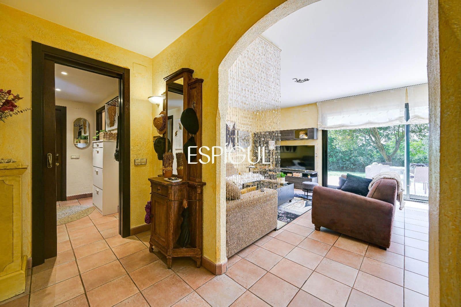 6 soveværelse Villa til salg i Girona by med garage - € 890.000 (Ref: 10015940)