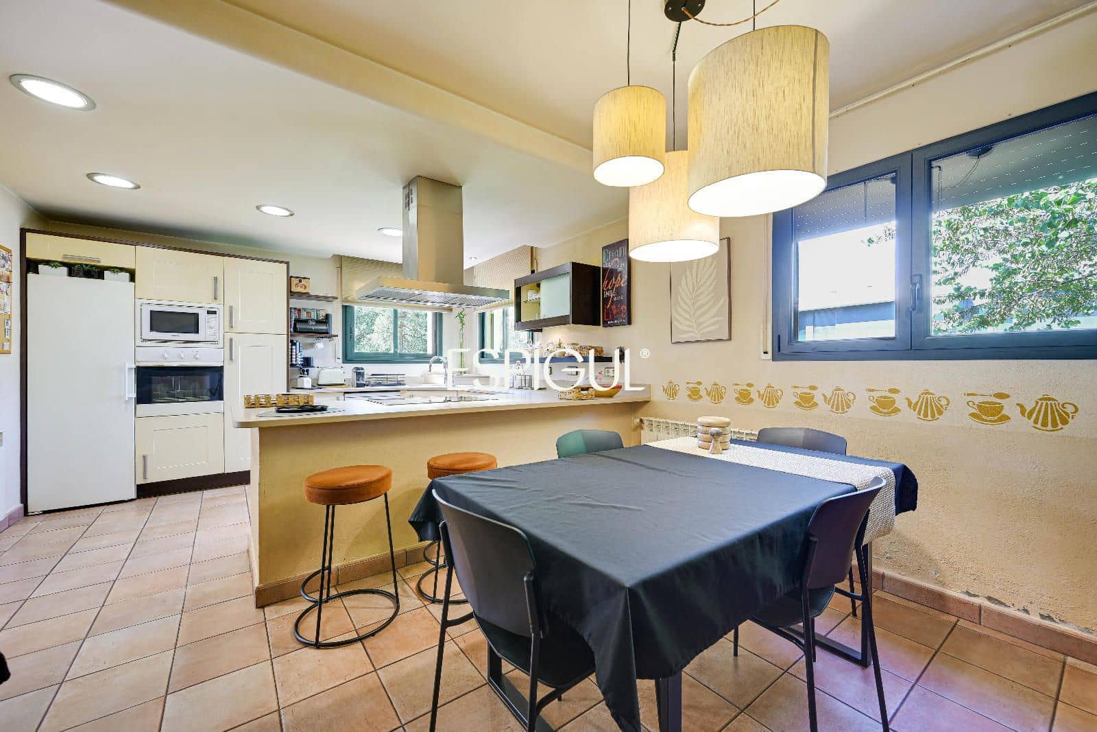 6 soveværelse Villa til salg i Girona by med garage - € 890.000 (Ref: 10015940)