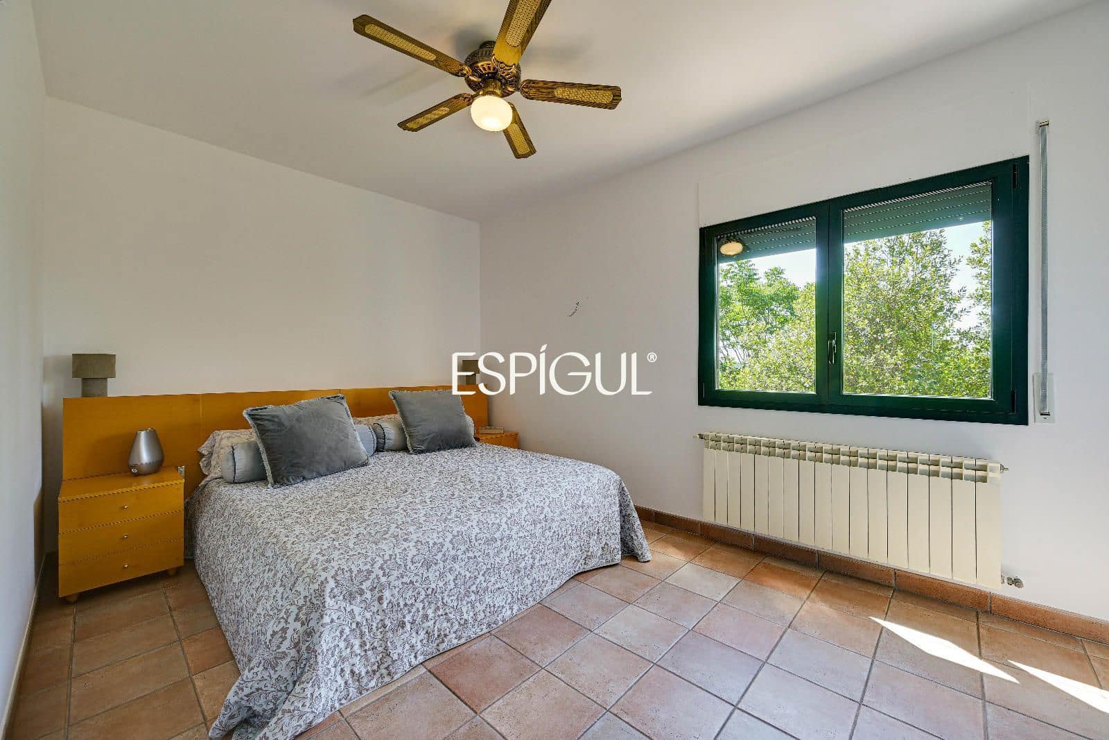 6 soveværelse Villa til salg i Girona by med garage - € 890.000 (Ref: 10015940)