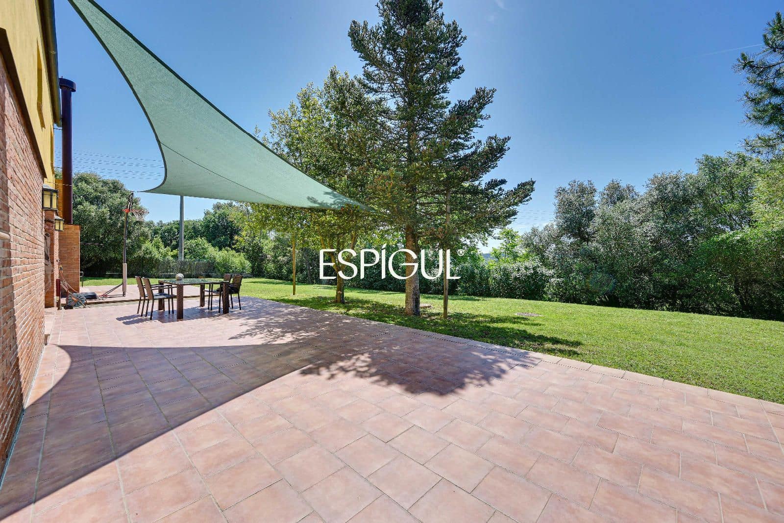 6 soveværelse Villa til salg i Girona by med garage - € 890.000 (Ref: 10015940)