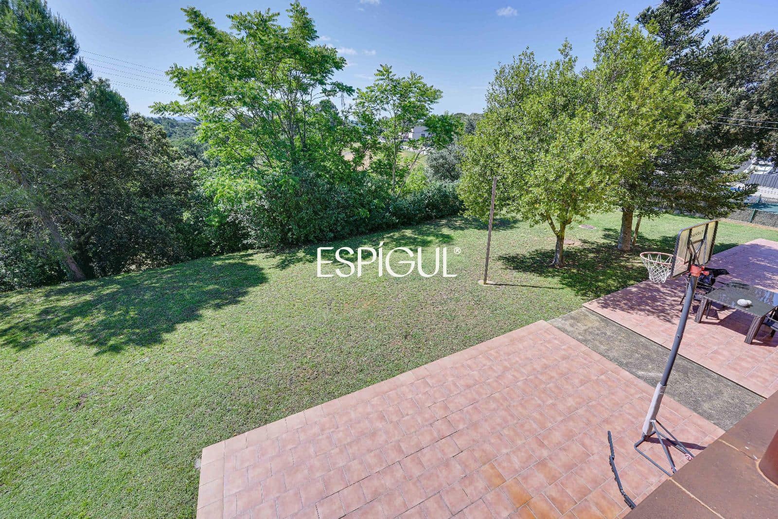 6 soveværelse Villa til salg i Girona by med garage - € 890.000 (Ref: 10015940)
