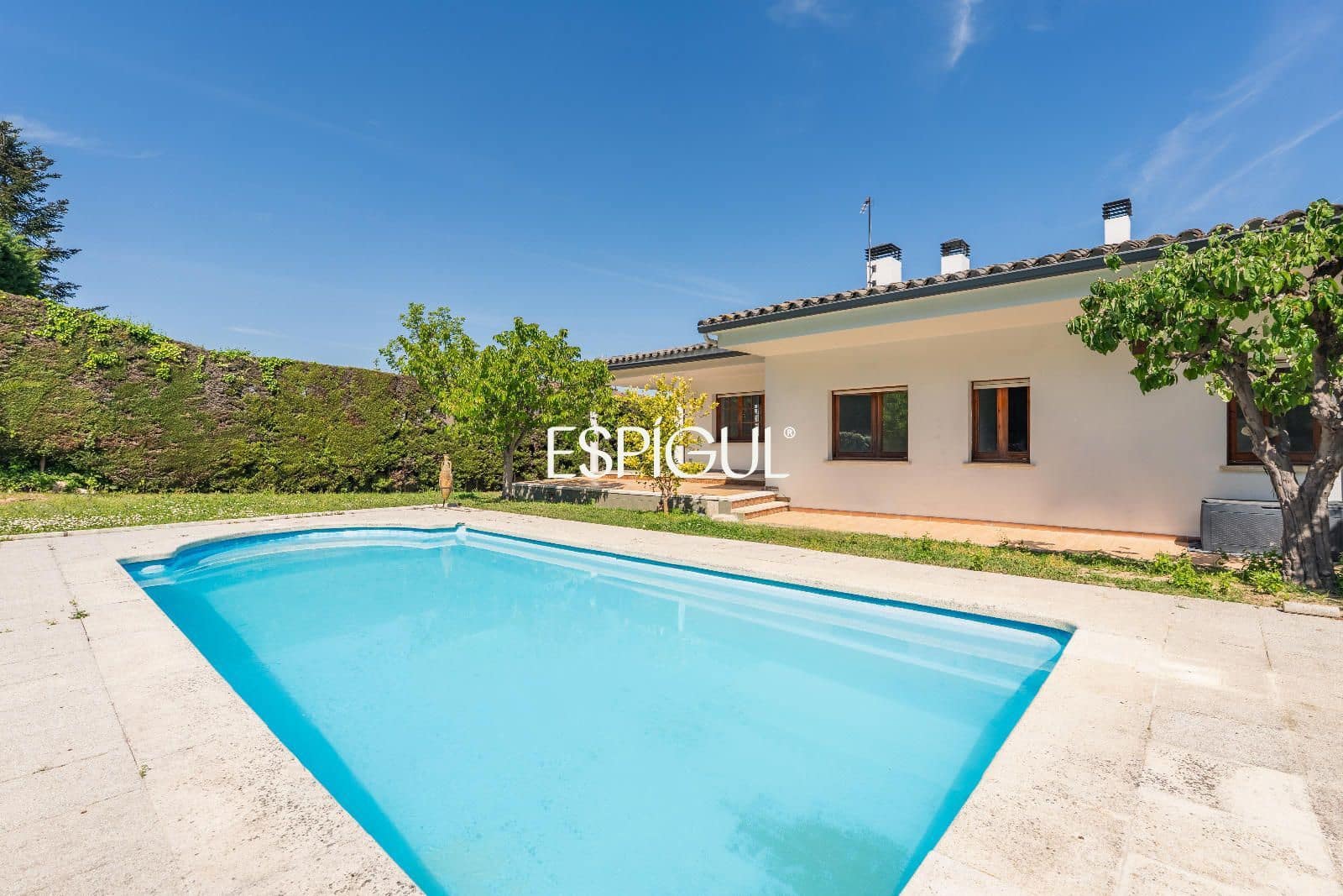 5 soveværelse Villa til salg i Girona by med swimmingpool garage - € 1.100.000 (Ref: 10015941)