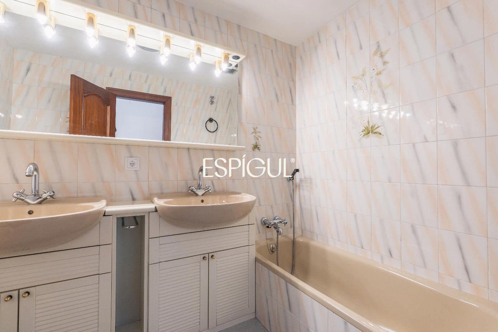 5 soveværelse Villa til salg i Girona by med swimmingpool garage - € 1.100.000 (Ref: 10015941)
