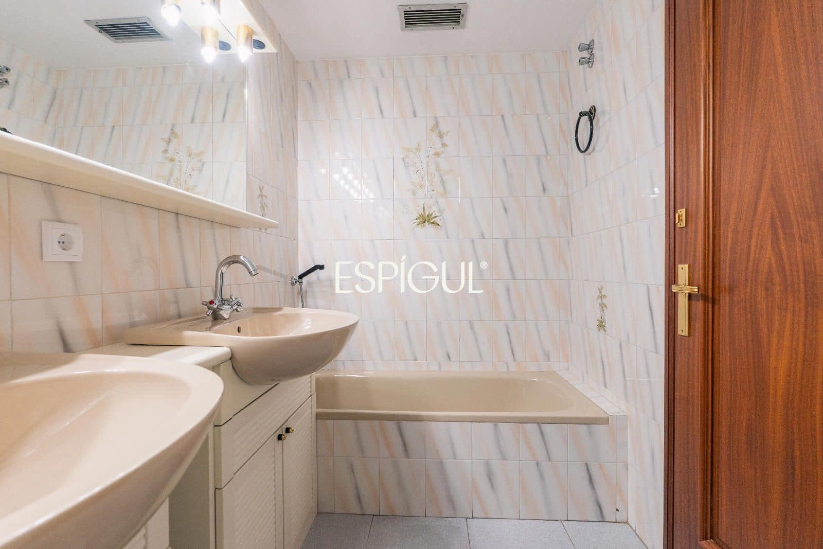 5 soveværelse Villa til salg i Girona by med swimmingpool garage - € 1.100.000 (Ref: 10015941)