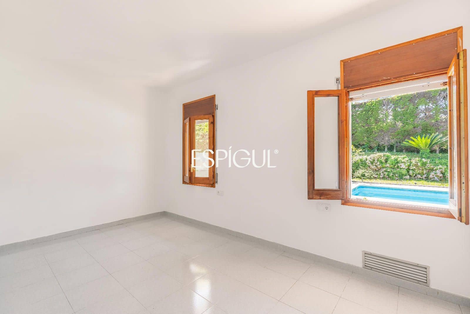 5 soveværelse Villa til salg i Girona by med swimmingpool garage - € 1.100.000 (Ref: 10015941)