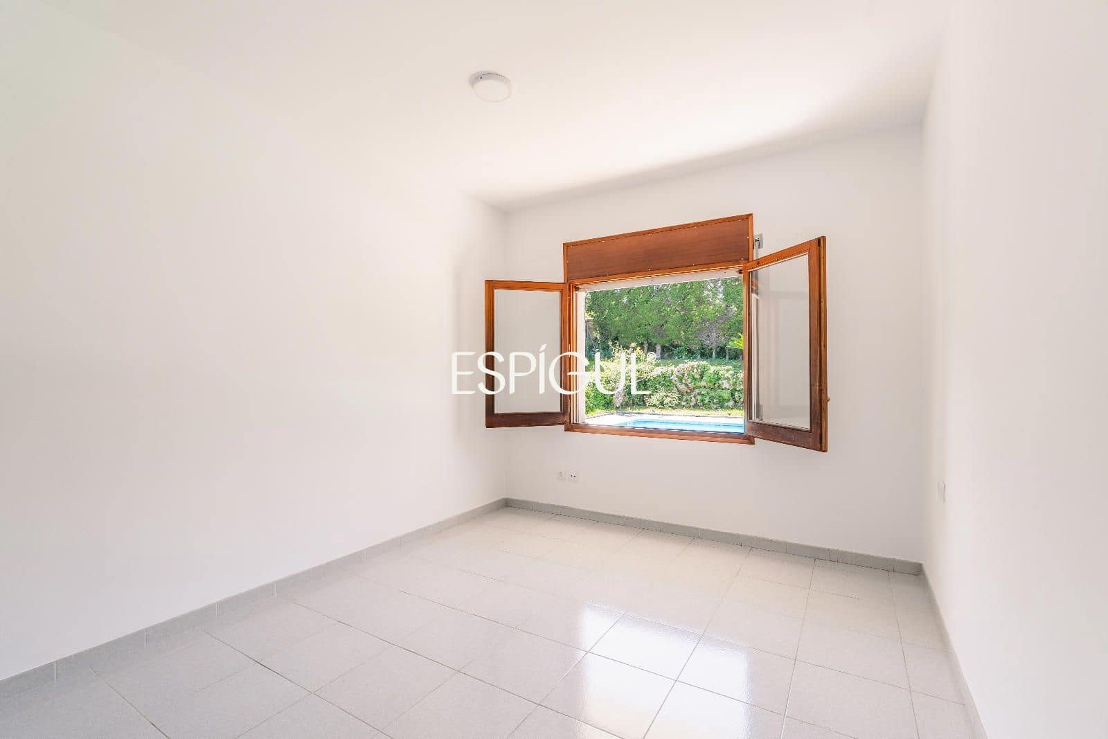 5 soveværelse Villa til salg i Girona by med swimmingpool garage - € 1.100.000 (Ref: 10015941)