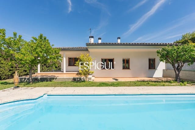 5 soveværelse Villa til salg i Girona by med swimmingpool garage - € 1.100.000 (Ref: 10015941)