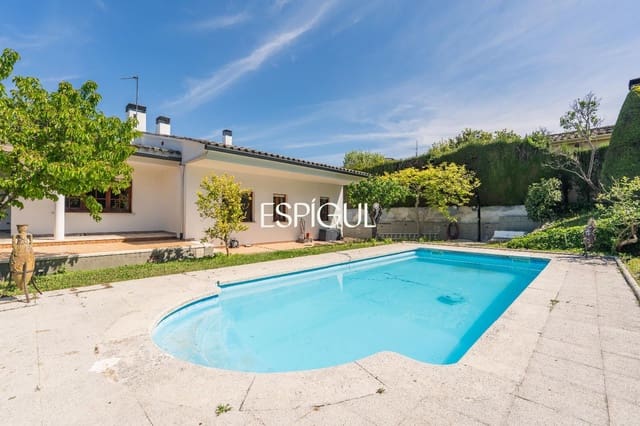 5 soveværelse Villa til salg i Girona by med swimmingpool garage - € 1.100.000 (Ref: 10015941)