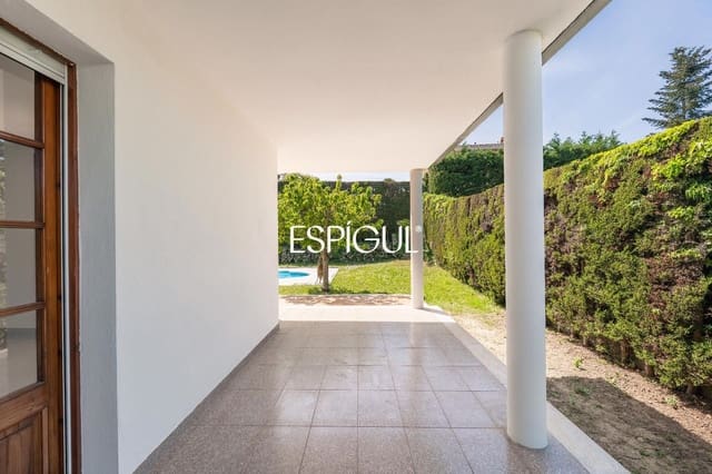 5 soveværelse Villa til salg i Girona by med swimmingpool garage - € 1.100.000 (Ref: 10015941)