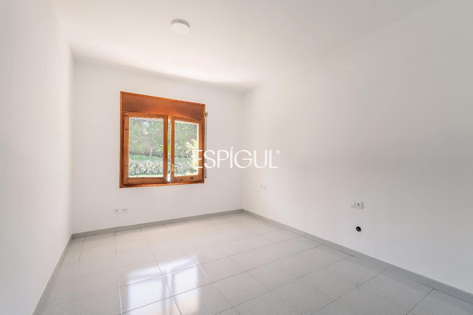 5 soveværelse Villa til salg i Girona by med swimmingpool garage - € 1.100.000 (Ref: 10015941)