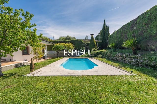 5 soveværelse Villa til salg i Girona by med swimmingpool garage - € 1.100.000 (Ref: 10015941)
