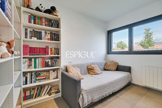 4 chambre Villa/Maison à vendre à Vilablareix avec garage - 625 000 € (Ref: 10015942)