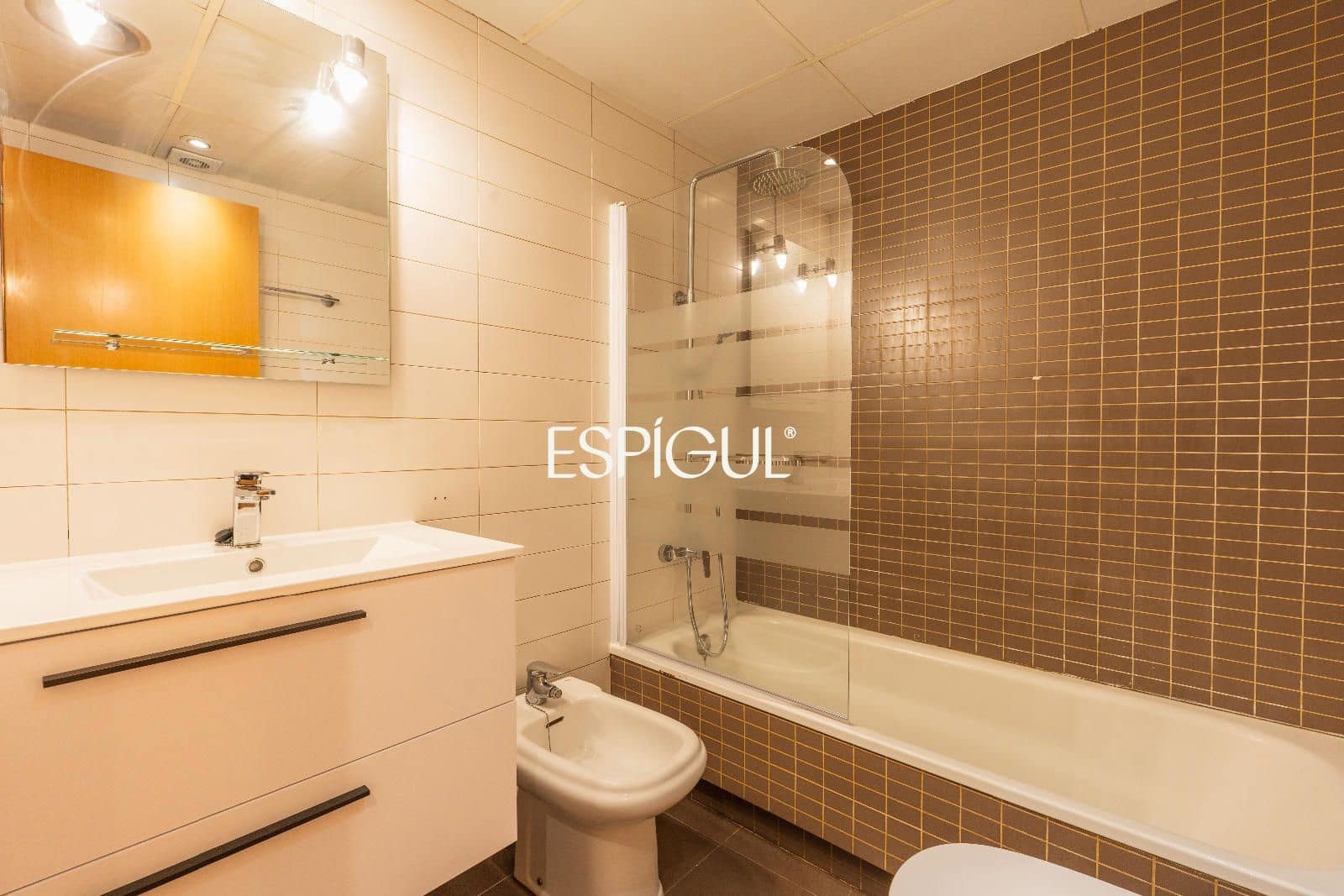 2 sovrum Lägenhet till salu i Girona stad - 245 000 € (Ref: 10015943)
