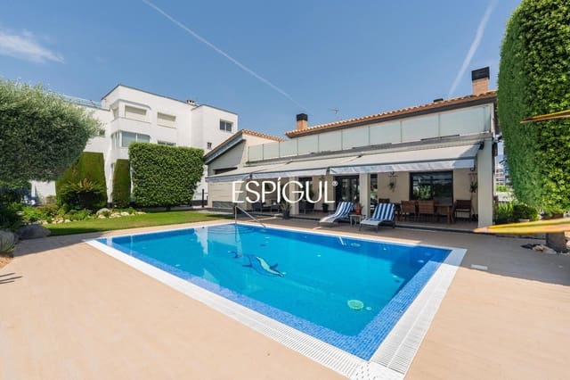 5 bedroom Villa for sale in Roses with pool garage - € 1,900,000 (Ref: 10015944)