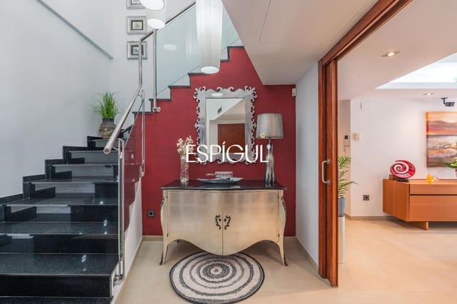 5 bedroom Villa for sale in Roses with pool garage - € 1,900,000 (Ref: 10015944)