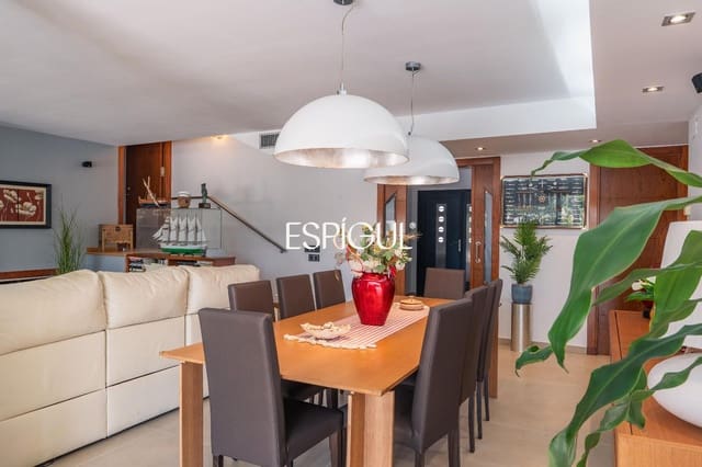 5 bedroom Villa for sale in Roses with pool garage - € 1,900,000 (Ref: 10015944)