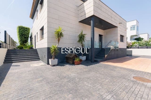 5 bedroom Villa for sale in Roses with pool garage - € 1,900,000 (Ref: 10015944)