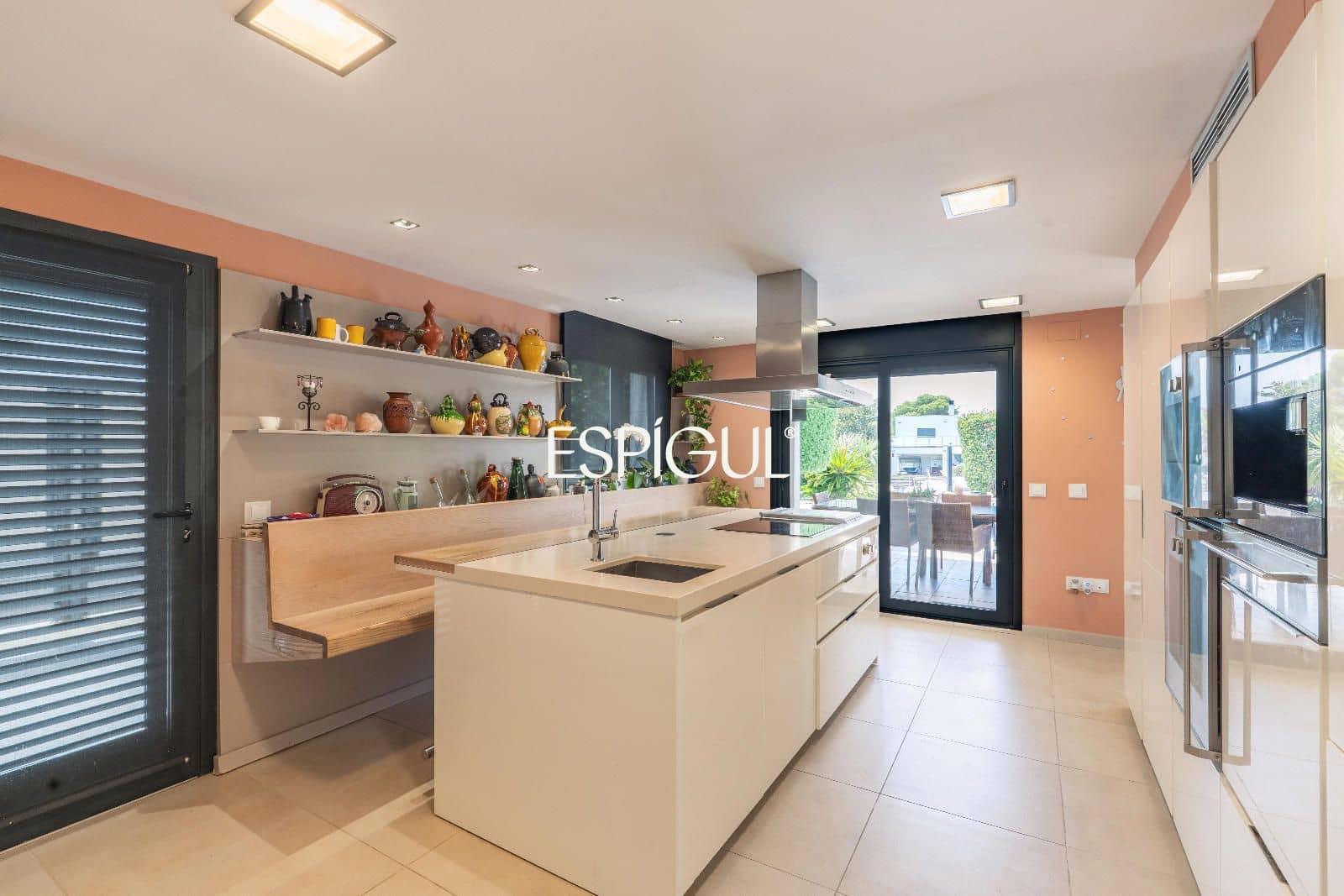 5 bedroom Villa for sale in Roses with pool garage - € 1,900,000 (Ref: 10015944)