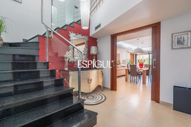 5 bedroom Villa for sale in Roses with pool garage - € 1,900,000 (Ref: 10015944)