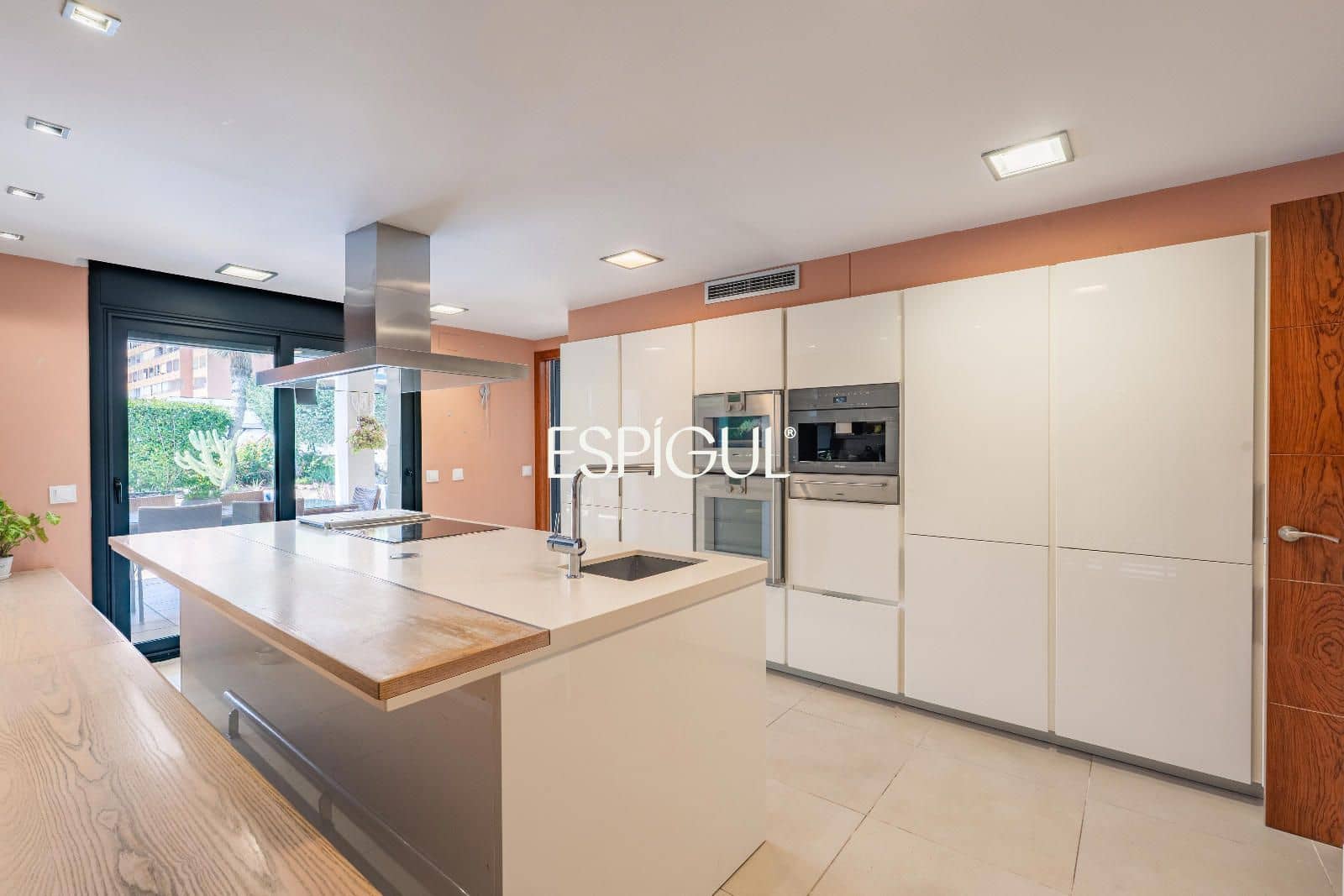 5 bedroom Villa for sale in Roses with pool garage - € 1,900,000 (Ref: 10015944)