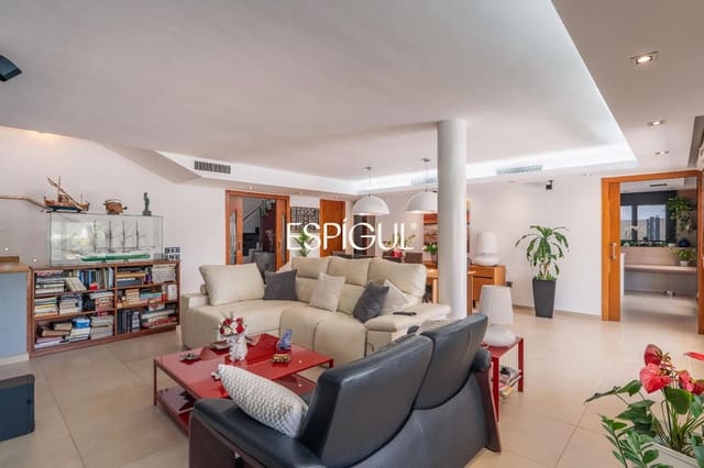 5 bedroom Villa for sale in Roses with pool garage - € 1,900,000 (Ref: 10015944)