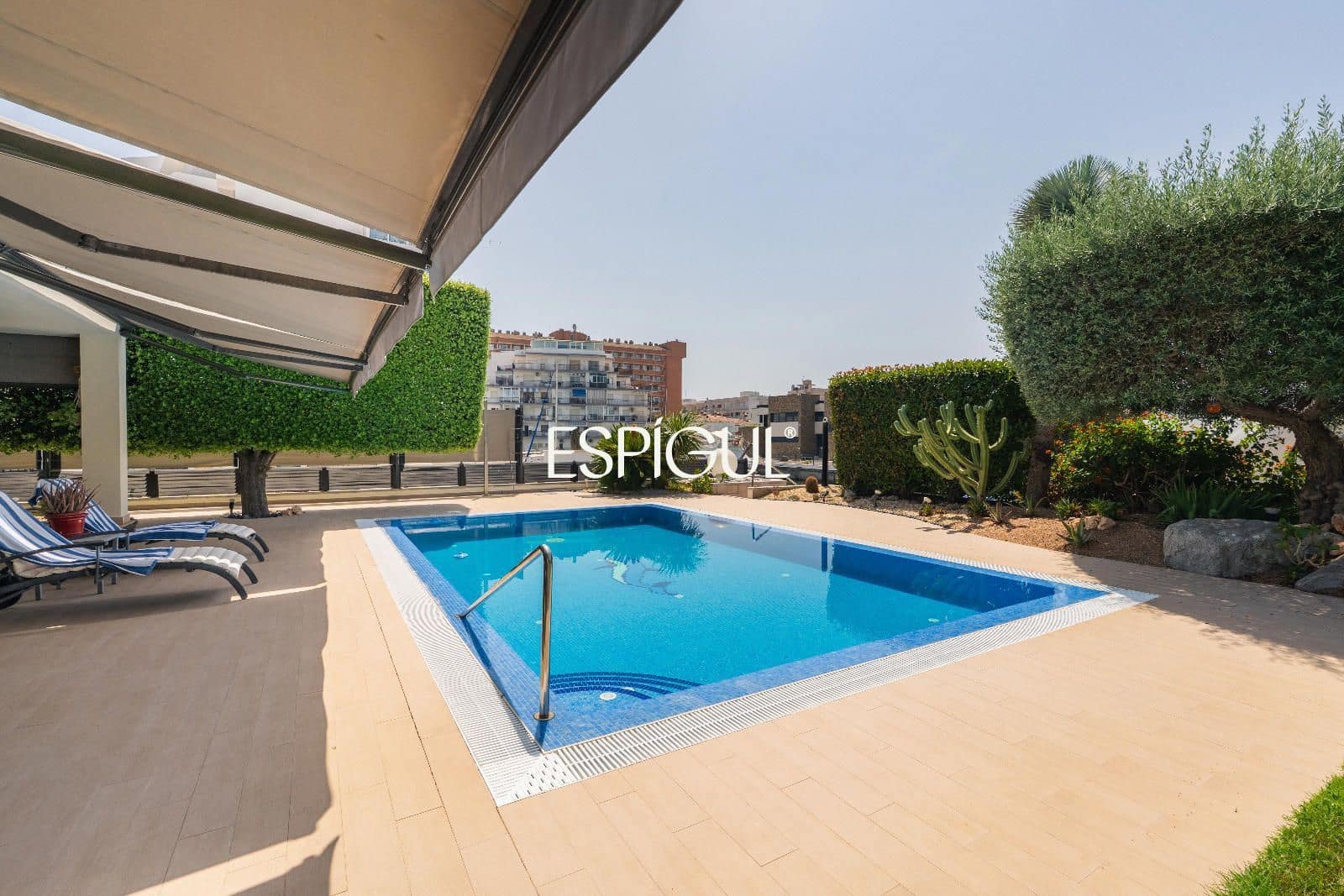 5 bedroom Villa for sale in Roses with pool garage - € 1,900,000 (Ref: 10015944)