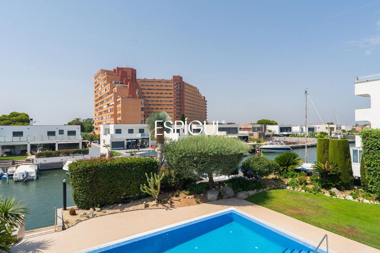 5 bedroom Villa for sale in Roses with pool garage - € 1,900,000 (Ref: 10015944)