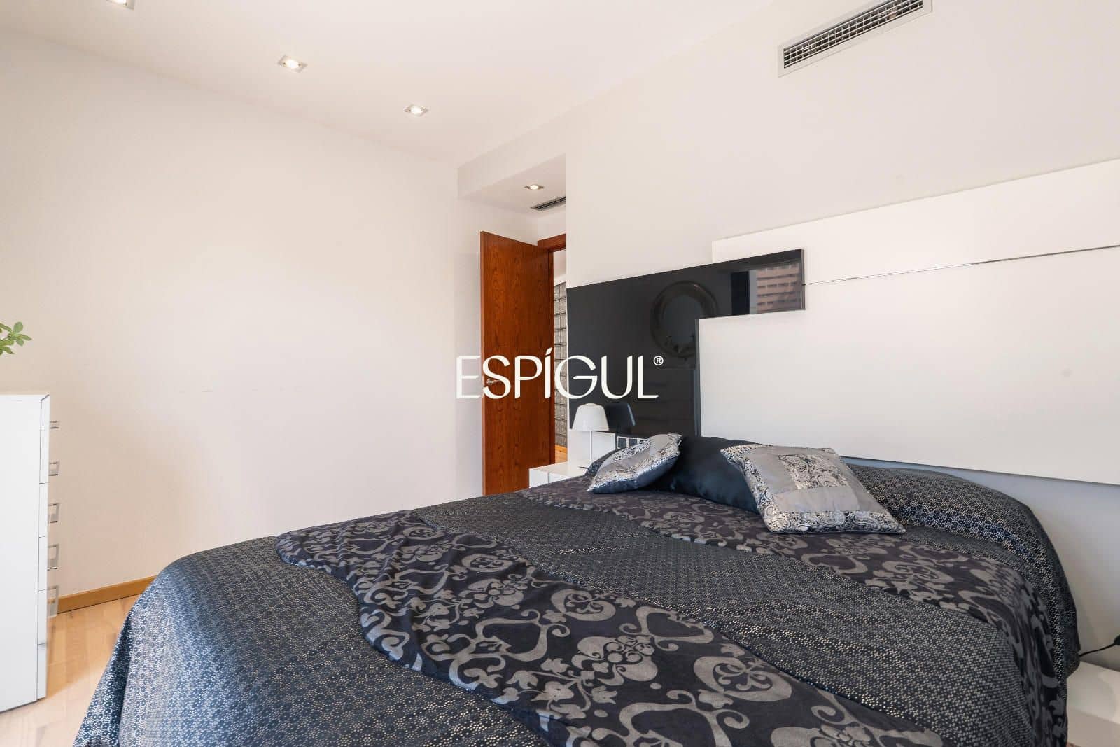 5 bedroom Villa for sale in Roses with pool garage - € 1,900,000 (Ref: 10015944)