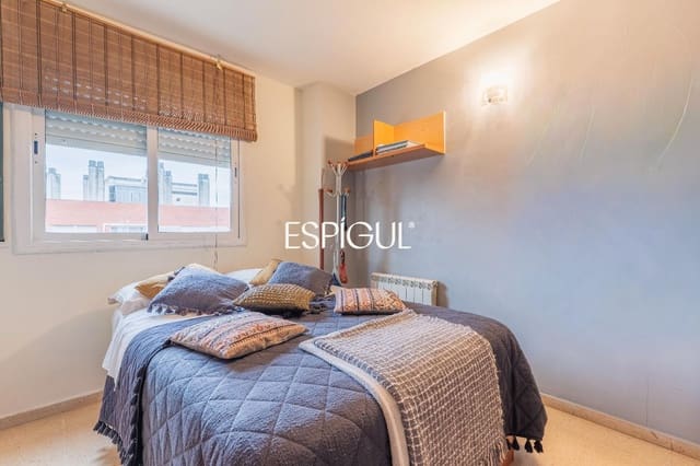 4 bedroom Flat for sale in Salt with garage - € 225,000 (Ref: 10015945)