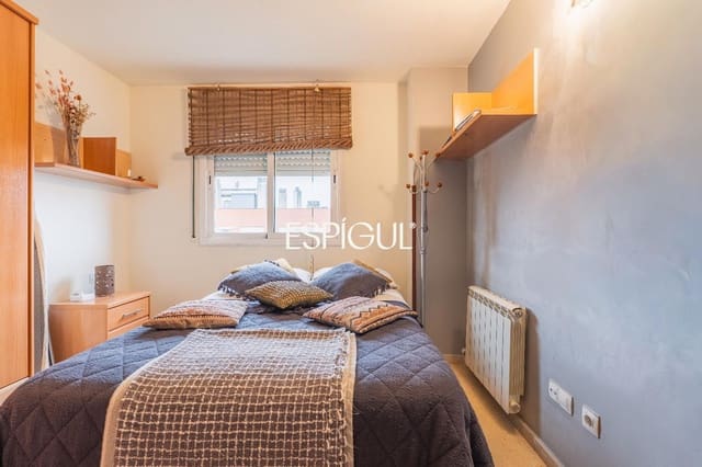 4 bedroom Flat for sale in Salt with garage - € 225,000 (Ref: 10015945)